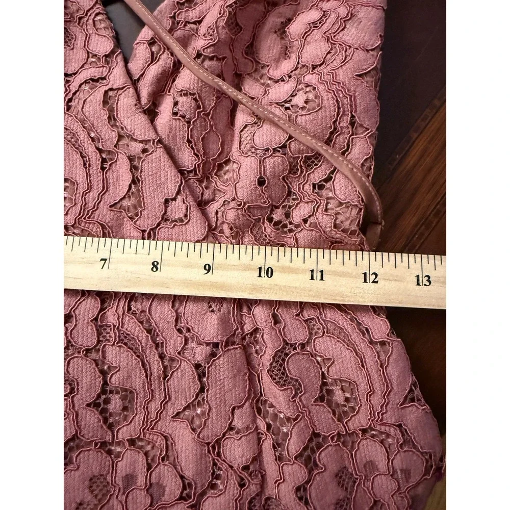REVOLVE Lovers + Friends Lace Dress Sz XS Blush Pink‎ V Neck Spaghetti Strap